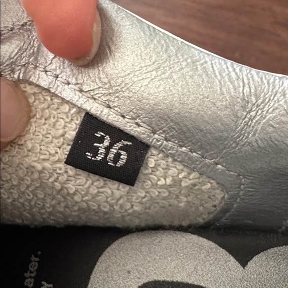 Woman’s P448 John Dogma low-top sneakers pink laces and a neon heel tab - Picture 14 of 15